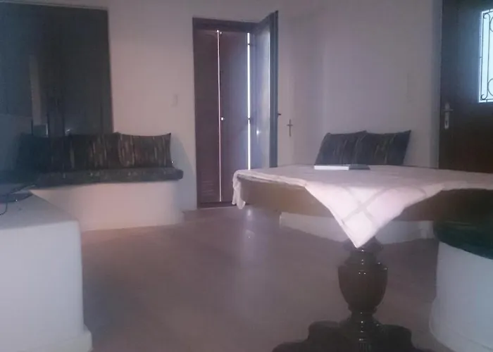 Spiti Vassili Kai Eirinis Melissinou * Naxos City